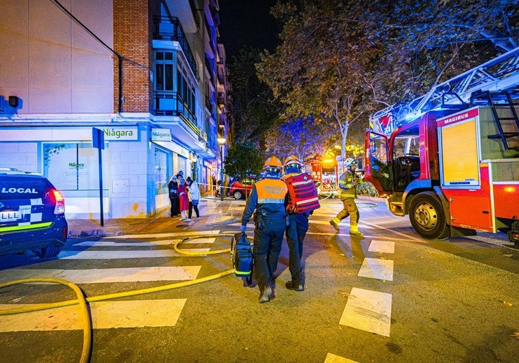 Atendida una mujer por inhalación de humo tras un incendio en su cocina en Granada